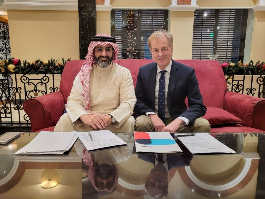 Photo left to right 
Shaikh lsa Khalid Abdulla Al-Khalifa, founder and Managing Director, Seaspring W.L.L. and Dr. Richard Heinzl, Board Member, Asep Medical Holdings Inc. (CNW Group/ASEP Medical Holdings Inc.)